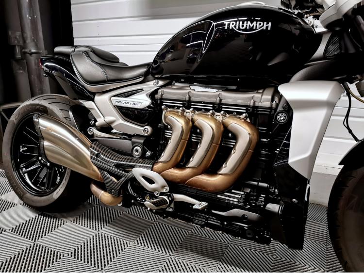 TRIUMPH ROCKET 3 R 2500 cm3 - 3R III