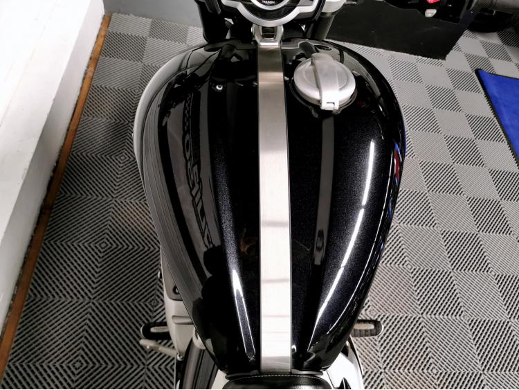 TRIUMPH ROCKET 3 R 2500 cm3 - 3R III