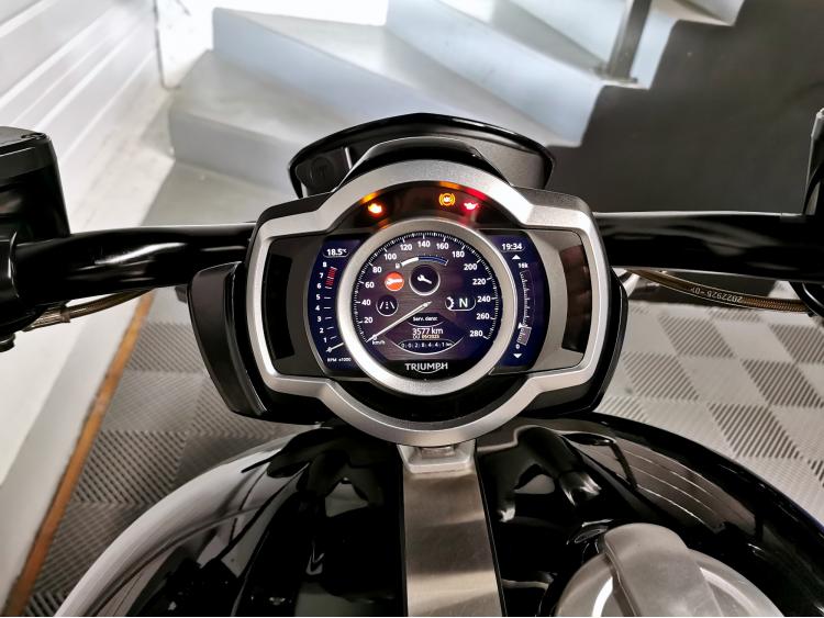 TRIUMPH ROCKET 3 R 2500 cm3 - 3R III