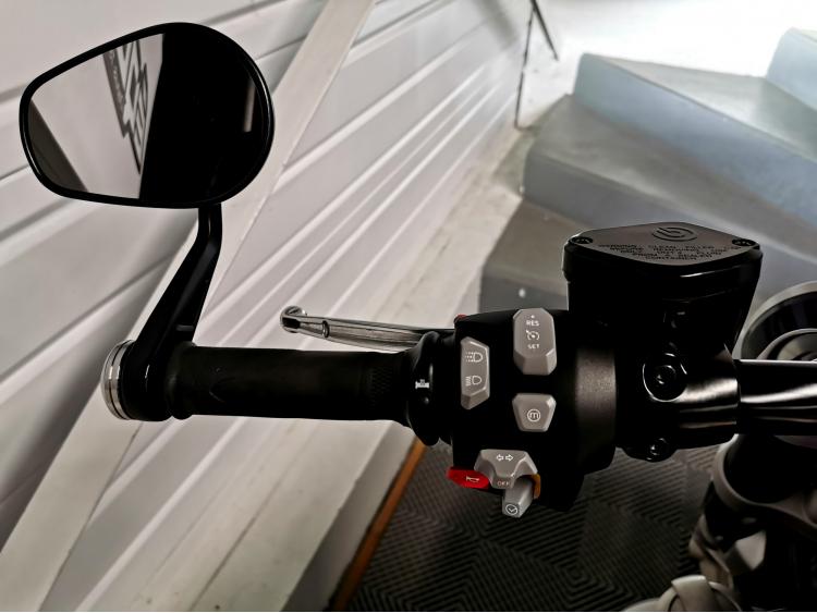 TRIUMPH ROCKET 3 R 2500 cm3 - 3R III