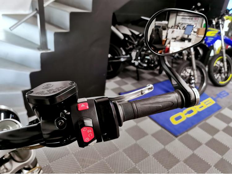 TRIUMPH ROCKET 3 R 2500 cm3 - 3R III