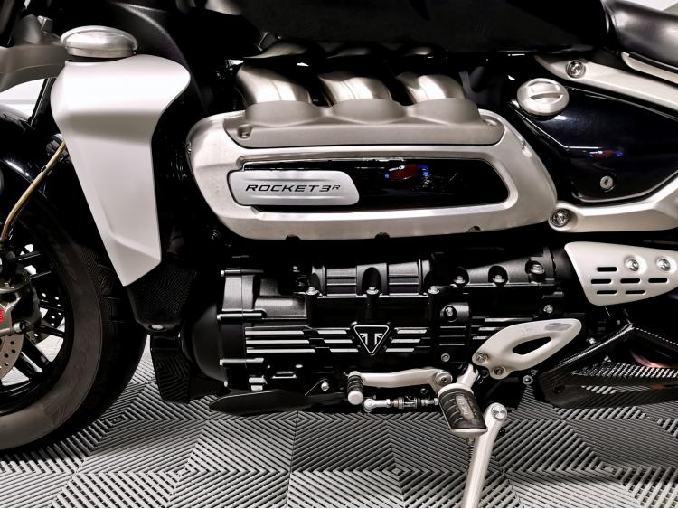 TRIUMPH ROCKET 3 R 2500 cm3 - 3R III