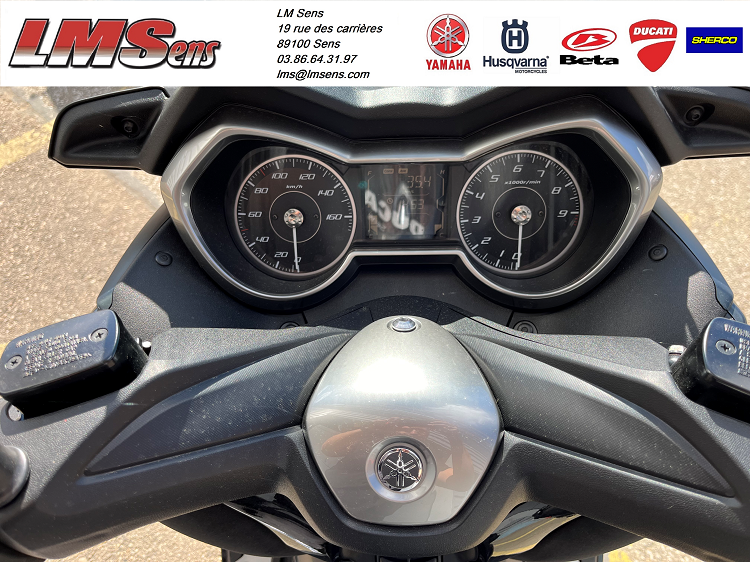 YAMAHA XMAX 300 Tech Max