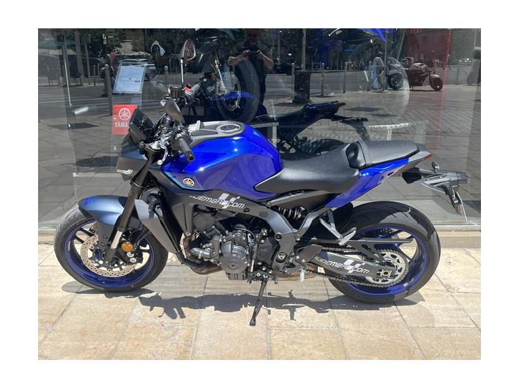 YAMAHA MT-09