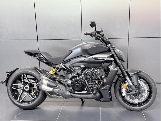 DUCATI X DIAVEL V4