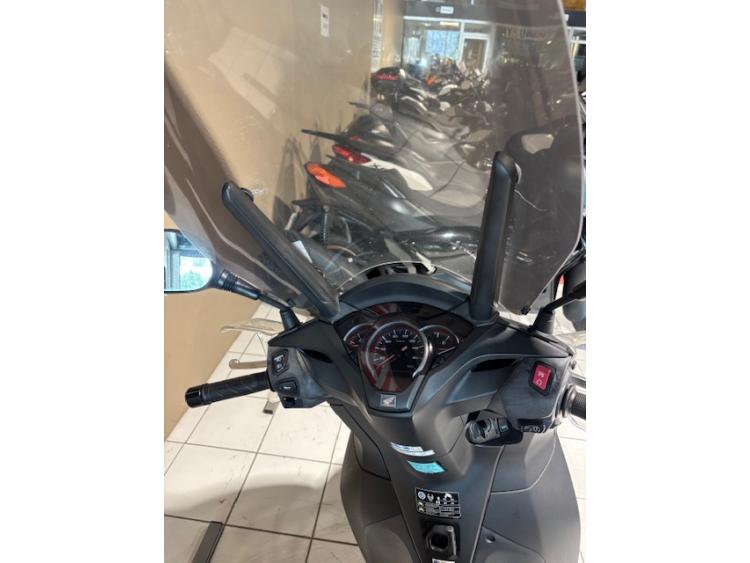 HONDA SH 300