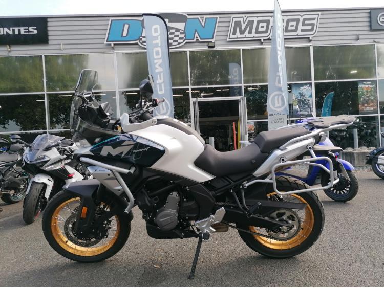 CF MOTO MT 700  / 158.84/mois  DSN MOTOS 33
