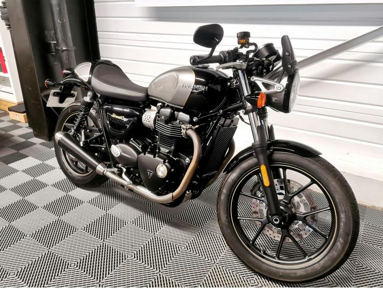 TRIUMPH STREET CUP 900