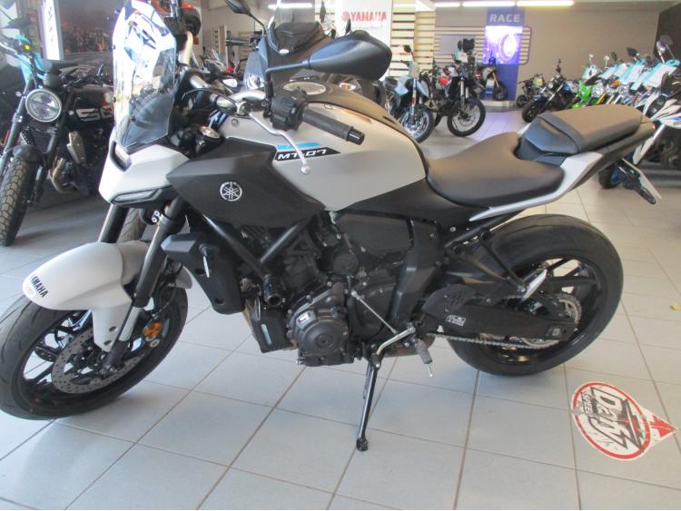 YAMAHA MT-07 (47.5CV)
