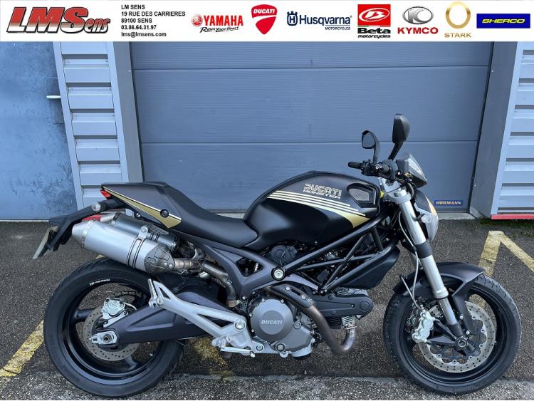 DUCATI MONSTER 696