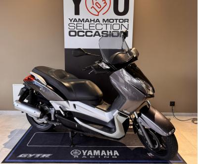 YAMAHA XMAX 125