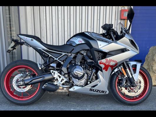 SUZUKI GSX-8R