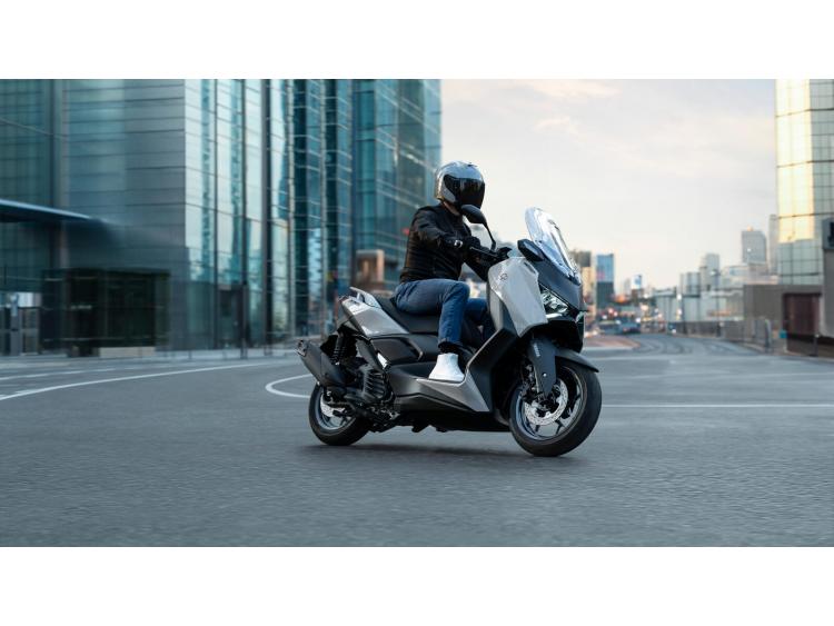 YAMAHA XMAX 125 TECH MAX +
