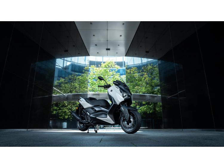 YAMAHA XMAX 125 TECH MAX +