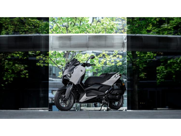 YAMAHA XMAX 125 TECH MAX +