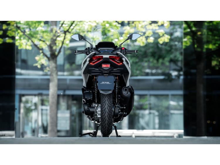 YAMAHA XMAX 125 TECH MAX +