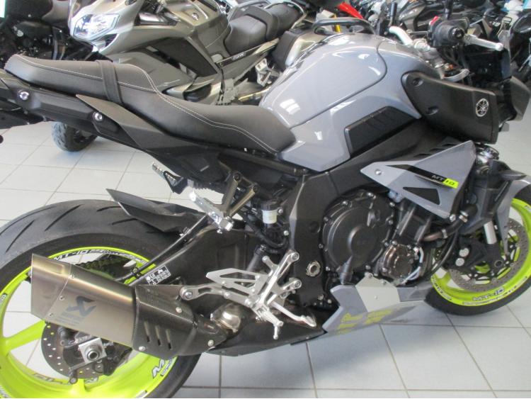 YAMAHA MT-10