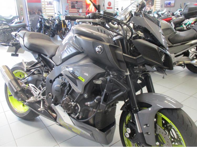 YAMAHA MT-10