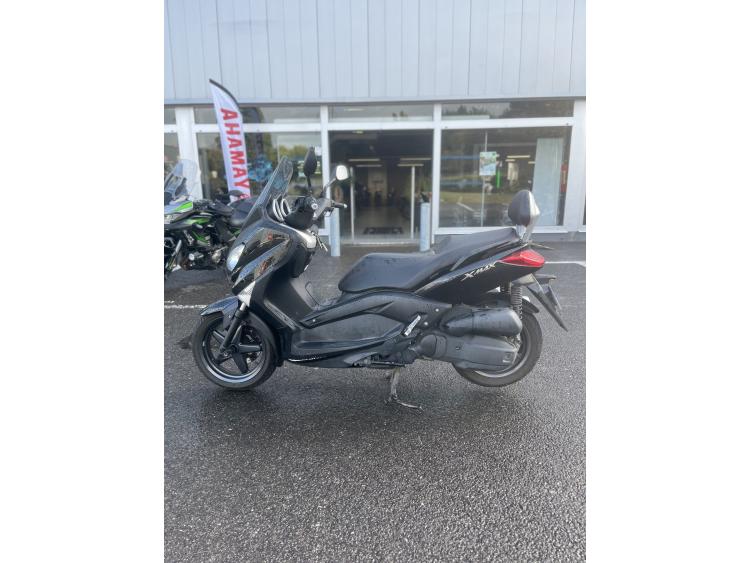 YAMAHA XMAX 125