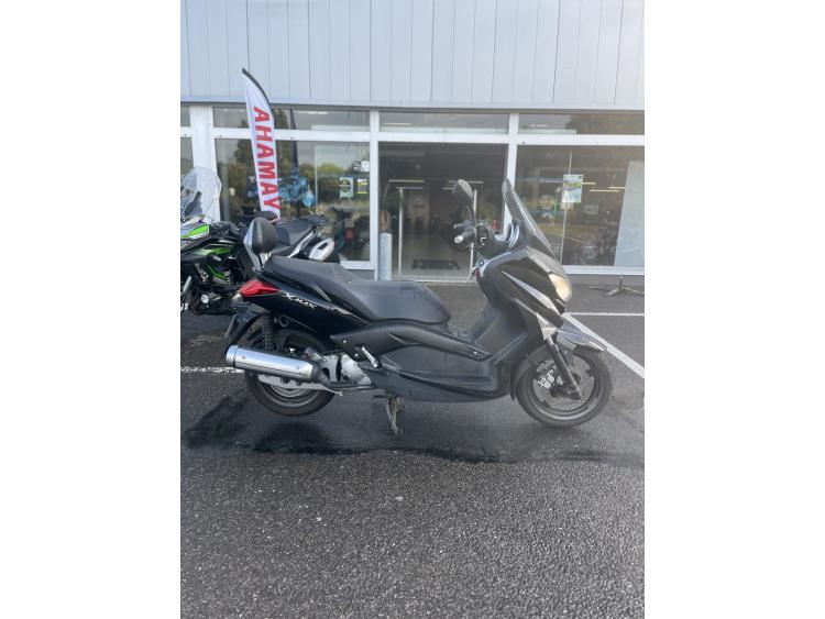 YAMAHA XMAX 125