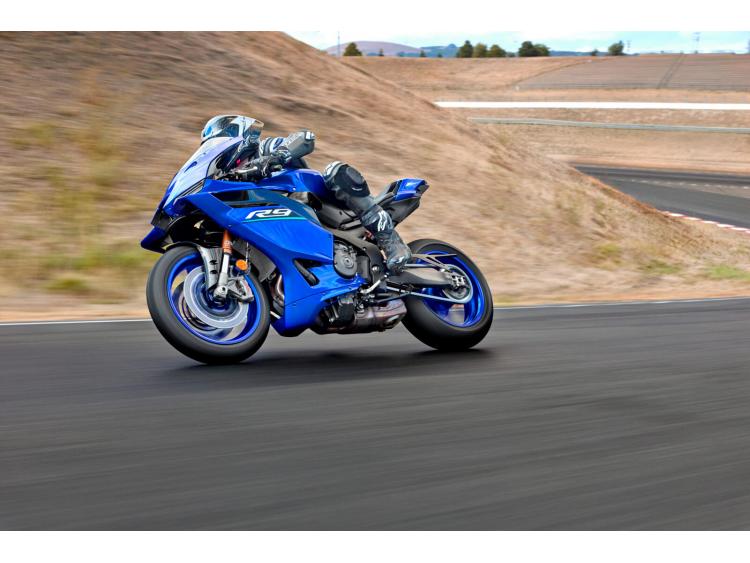 YAMAHA R9