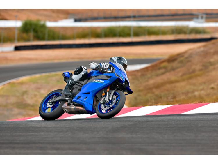 YAMAHA R9