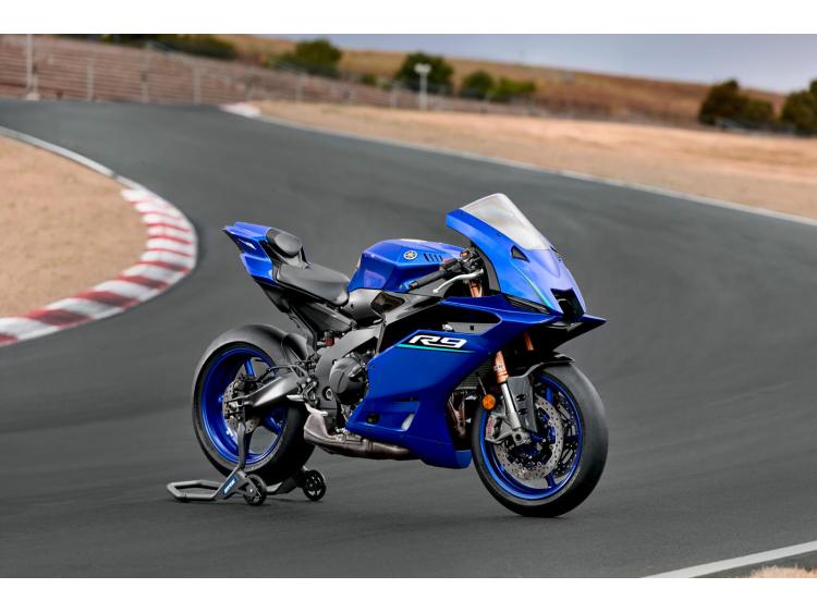 YAMAHA R9