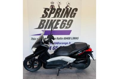 YAMAHA XMAX 125