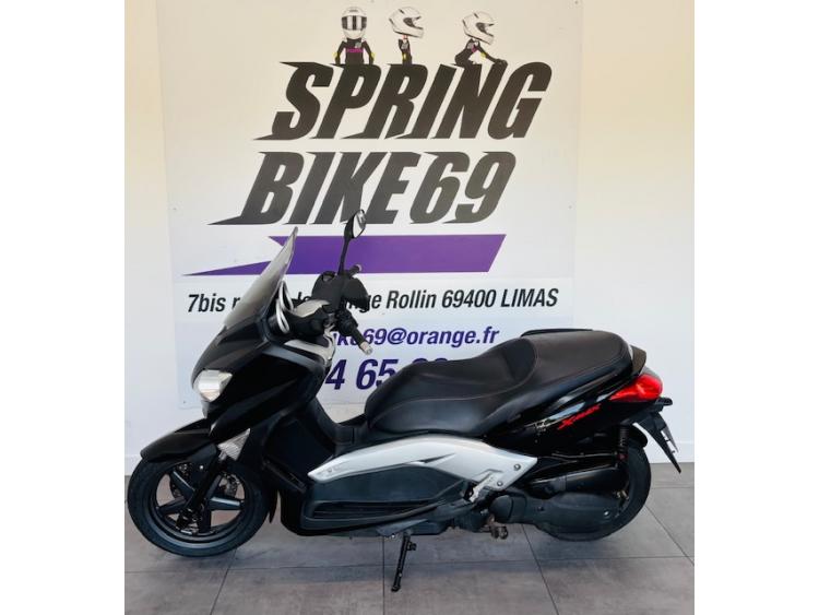 YAMAHA XMAX 125