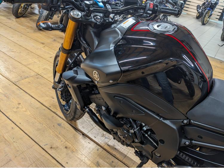 YAMAHA FZ8