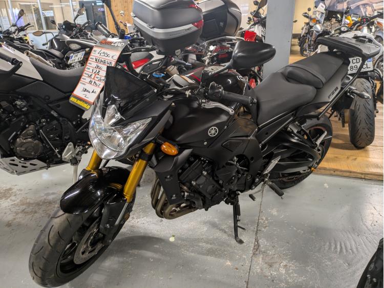 YAMAHA FZ8