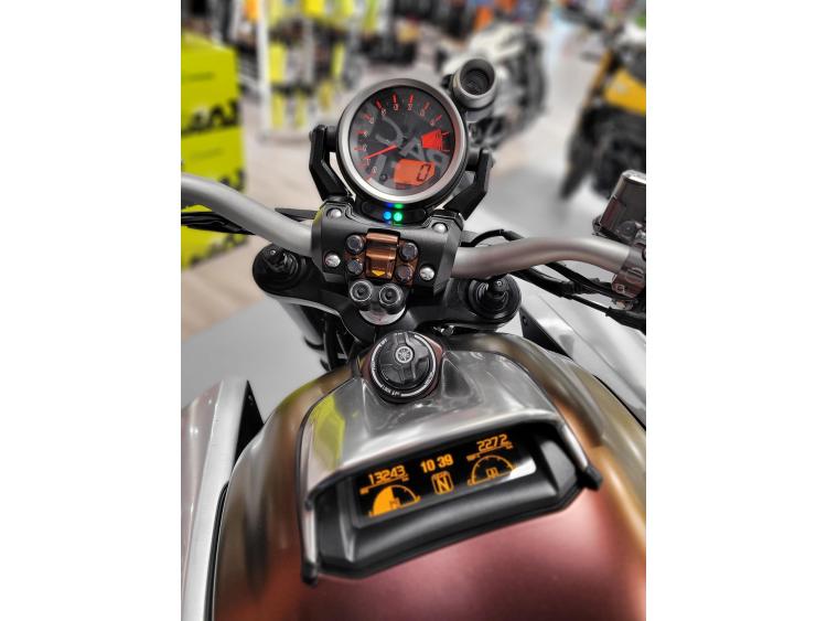 YAMAHA V-MAX 1700