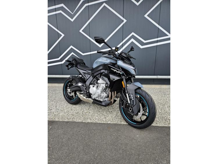 CF MOTO 675NK Dispo Blanc ou Gris 