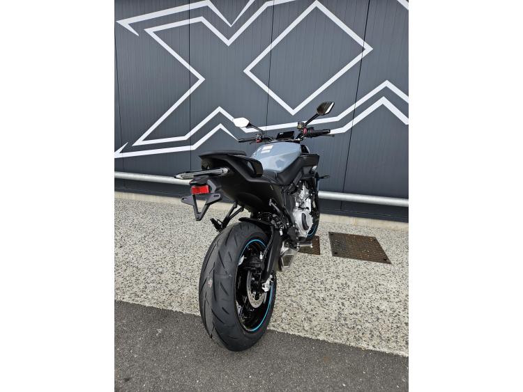 CF MOTO 675NK Dispo Blanc ou Gris 