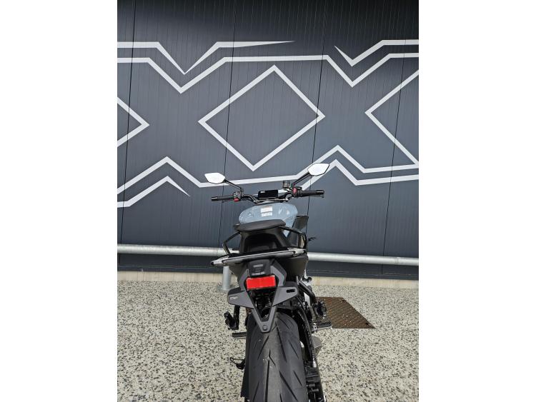 CF MOTO 675NK Dispo Blanc ou Gris 