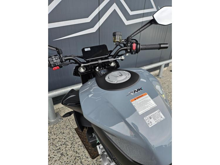 CF MOTO 675NK Dispo Blanc ou Gris 