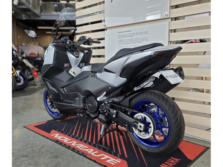 YAMAHA TMAX 560 ICON PERFORMANCE 1/1
