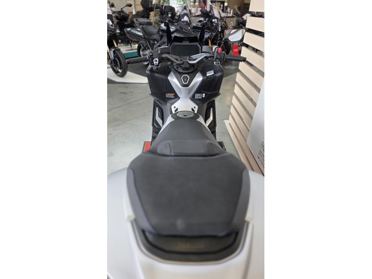YAMAHA TMAX 560 ICON PERFORMANCE 1/1