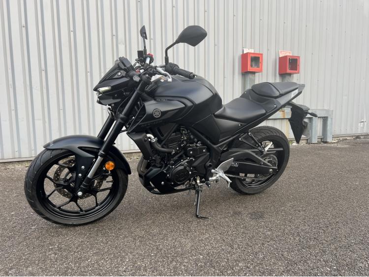YAMAHA MT-03
