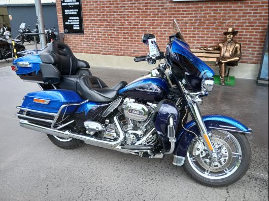 HARLEY-DAVIDSON TOURING ELECTRA ULTRA 1800 LIMITED CVO