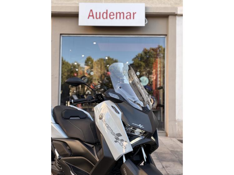YAMAHA XMAX 300 Tech Max