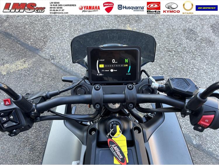 HUSQVARNA SVARTPILEN 125