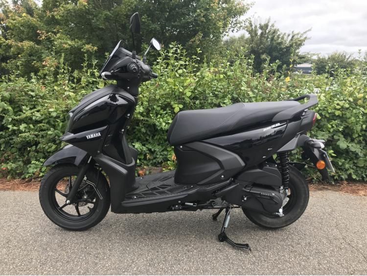 YAMAHA RayZR 125