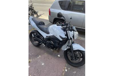 SUZUKI GSR 600