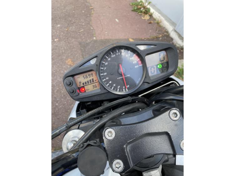 SUZUKI GSR 600