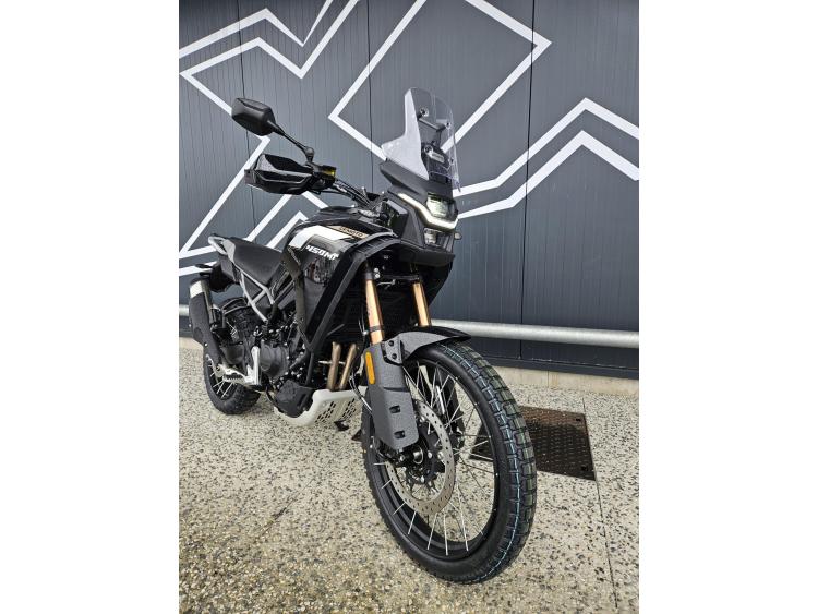CF MOTO MT 450 disponible en Noir ou Bleu