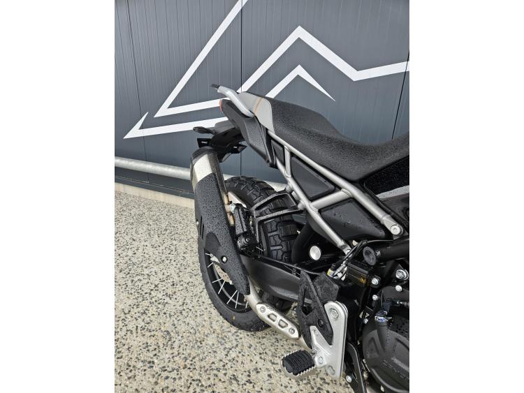CF MOTO MT 450 disponible en Noir ou Bleu