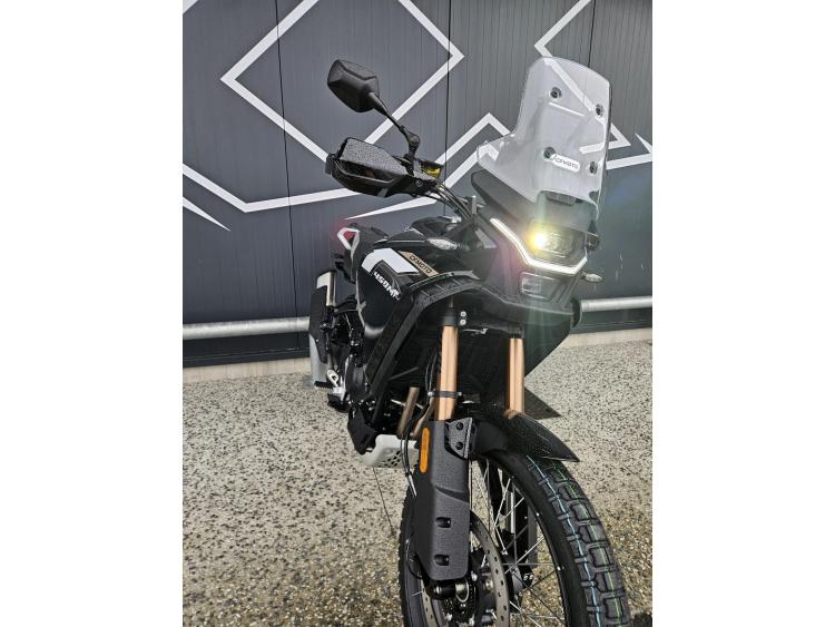 CF MOTO MT 450 disponible en Noir ou Bleu