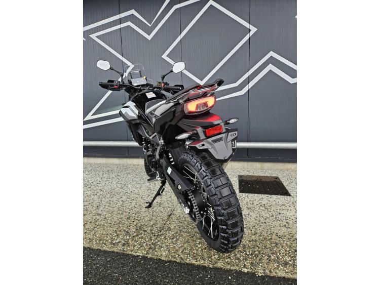 CF MOTO MT 450 disponible en Noir ou Bleu