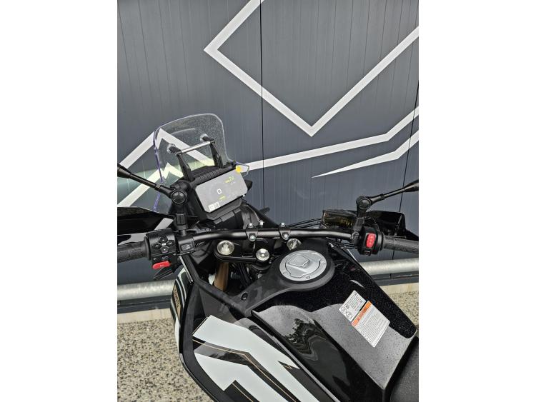 CF MOTO MT 450 disponible en Noir ou Bleu